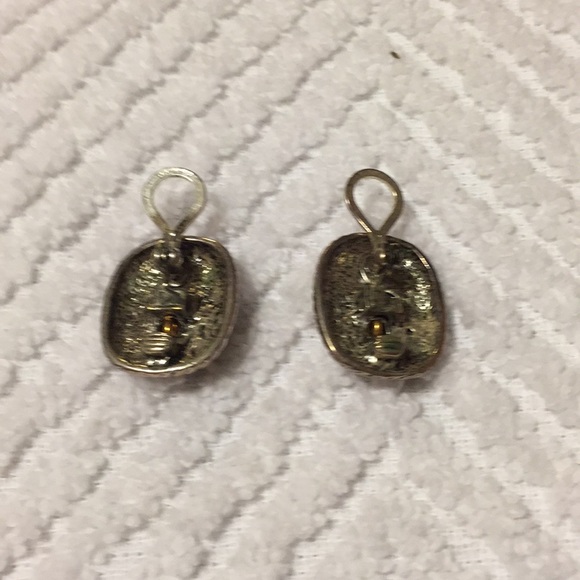 Vintage Clip on Earrings - Picture 3 of 6